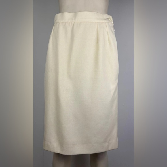 Dior Dresses & Skirts - Vintage Christian Dior Elegant Cream Women's Skirt Size 8 With Pockets!